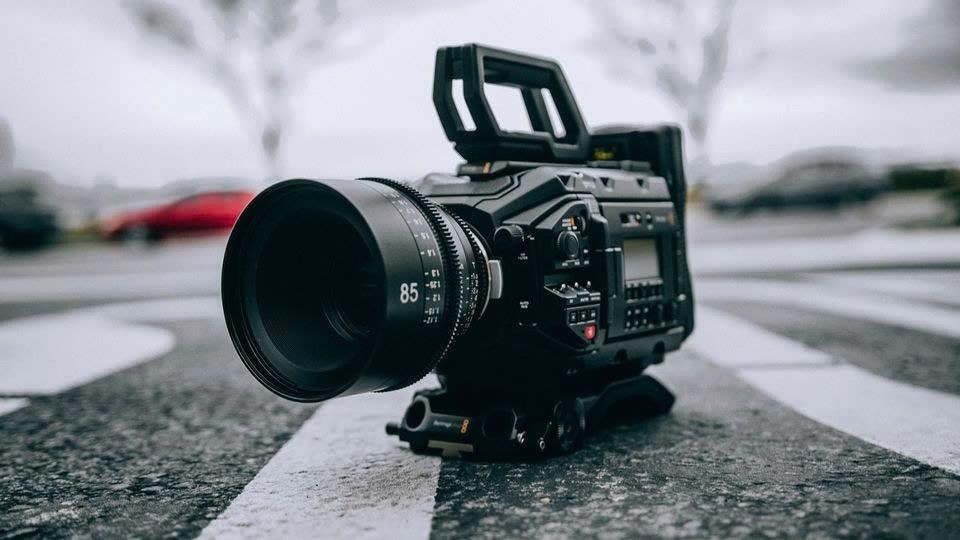 Blackmagic Ursa Pro 12K camera, & 2 pcs. v-lock and 4 pcs T1.5 optics, bilde 2 av 9