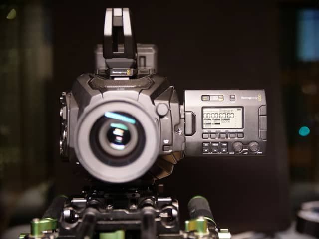 Blackmagic URSA MINI Pro 4.6k & 3 cine optikk & 1. 250W V-lock batteri
