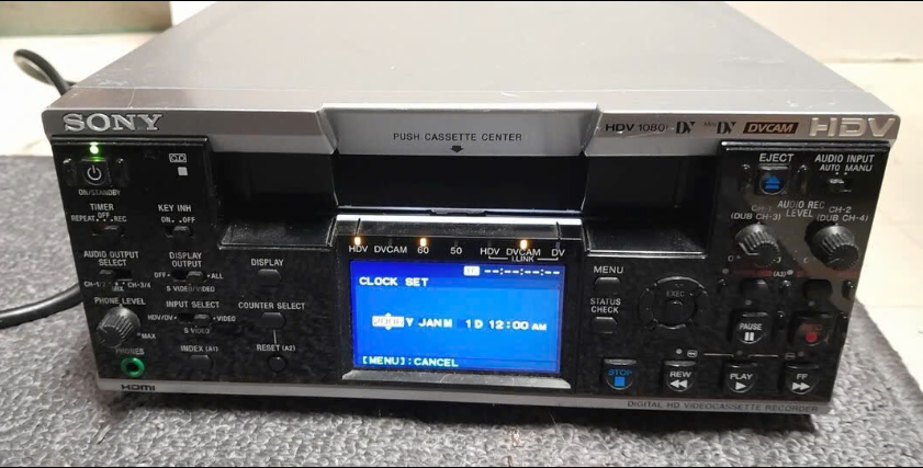 DV-kassettspiller Sony HVR-M25U til leie i Alna