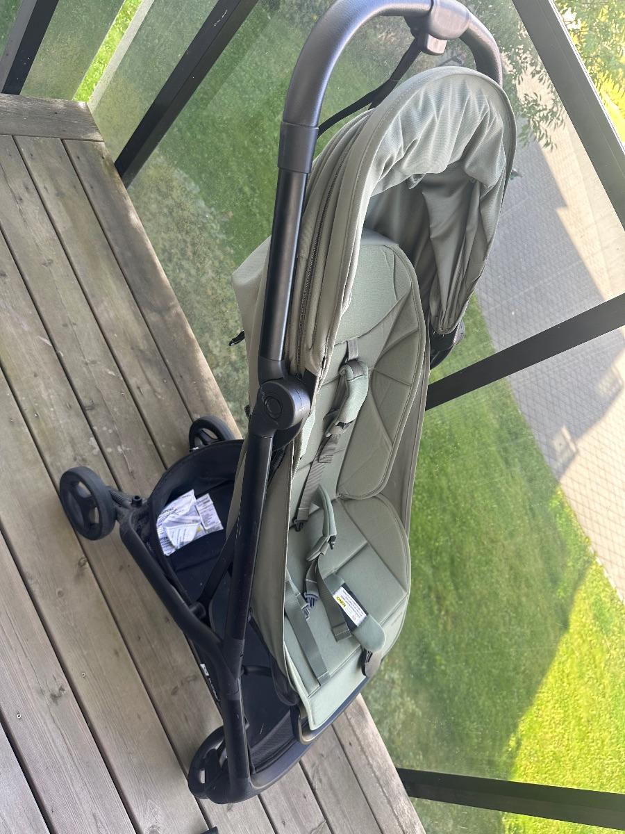 Bugaboo butterfly 2 i grønn farge med reisebag, regntrekk og myggnett, bilde 2 av 11