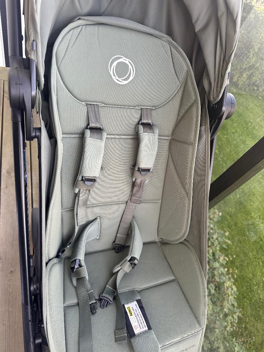 Bugaboo butterfly 2 i grønn farge med reisebag, regntrekk og myggnett, bilde 3 av 11