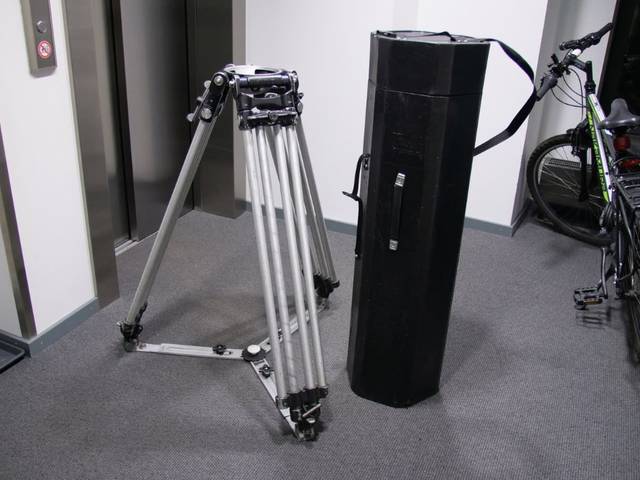 Ronford Baker 150mm 2 stage heavy duty tripod til leie i Oslo (generelt)