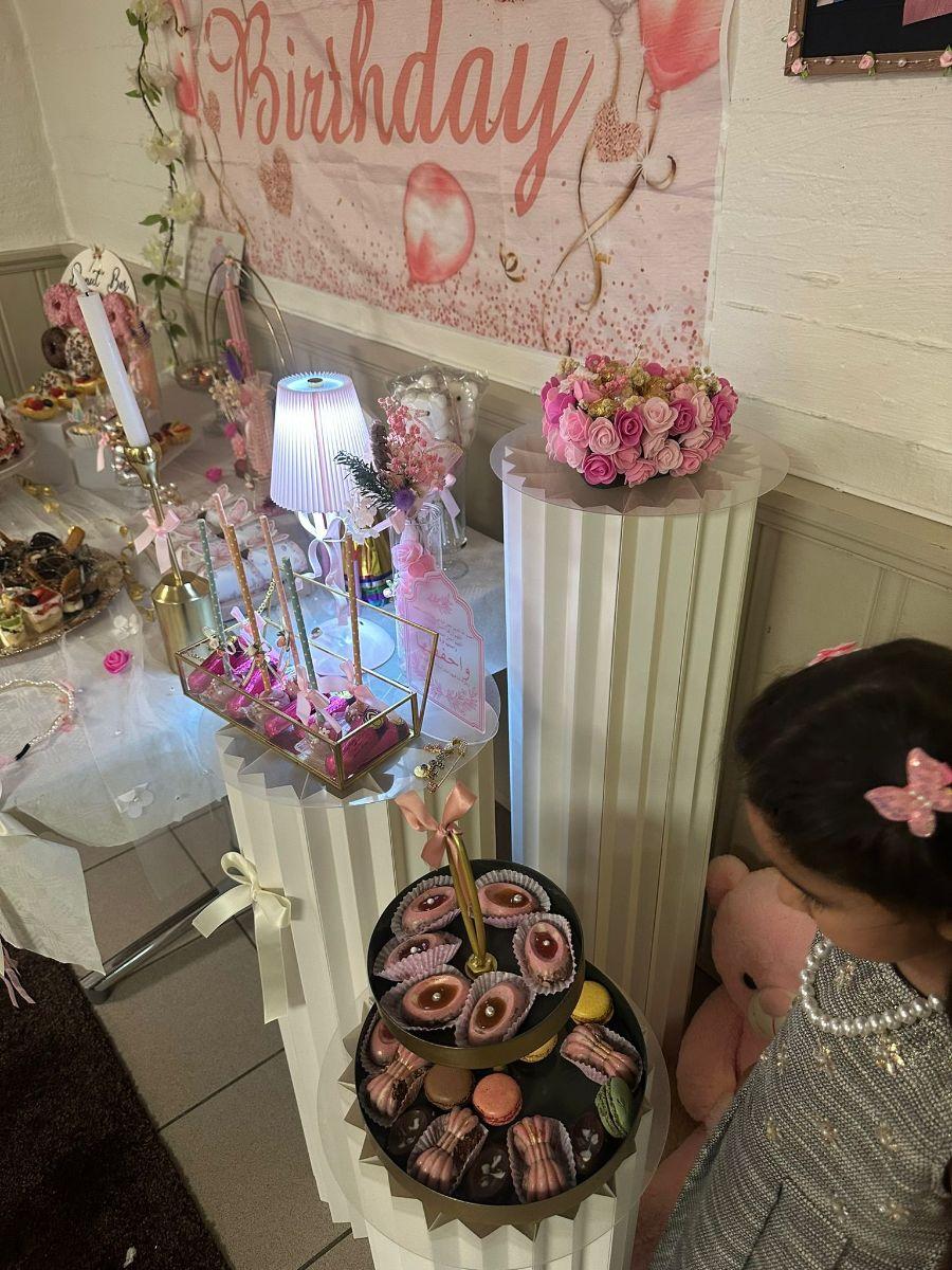 Nydelig bursdagsdekorasjon i rosa – komplett pynt til leie🎀🌸🎀, bilde 2 av 8