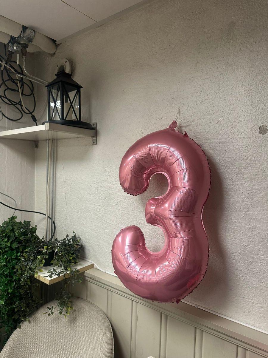 Nydelig bursdagsdekorasjon i rosa – komplett pynt til leie🎀🌸🎀, bilde 5 av 8
