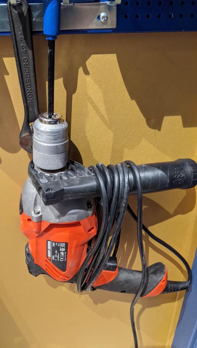 Drill / slagdrill Black & Decker m/koffert og utvalg av bor til leie i Oslo (generelt)