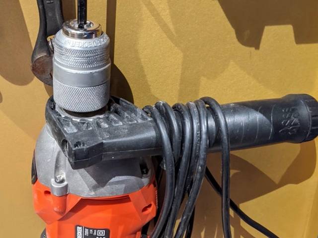Drill / slagdrill Black & Decker m/koffert og utvalg av bor til leie i Oslo (generelt)