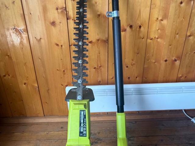 Ryobi hekksaks/hekketrimmer med teleskopstang til leie i Oslo (generelt)